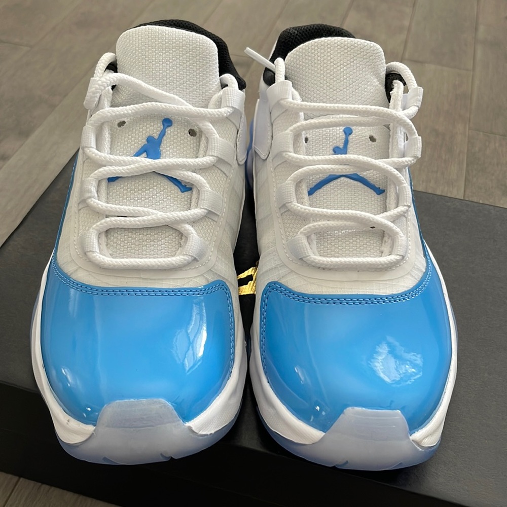 Air Jordan 11 CMFTLOW white and baby blue